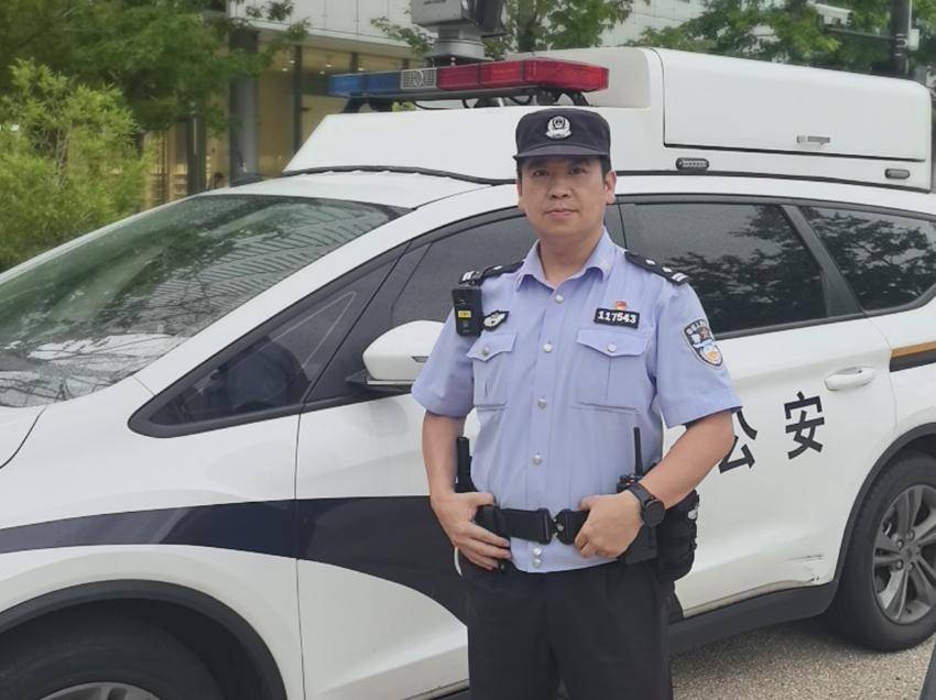 皇冠信用网正网_“儿子把我的头按着撞向切菜板”皇冠信用网正网，杭州妈妈报警哭泣：我养了他30多年，不工作也不结婚，我伤透了心；儿子：因晚饭吃菜还是吃肉起冲突