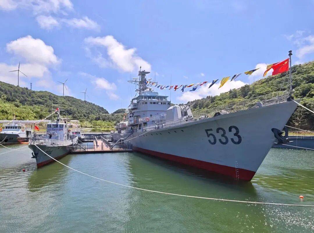 世界杯网络平台 _啥情况？中国海军821“太平湖”舰被我军主炮击沉世界杯网络平台 ！稀有军舰当靶船可惜吗？