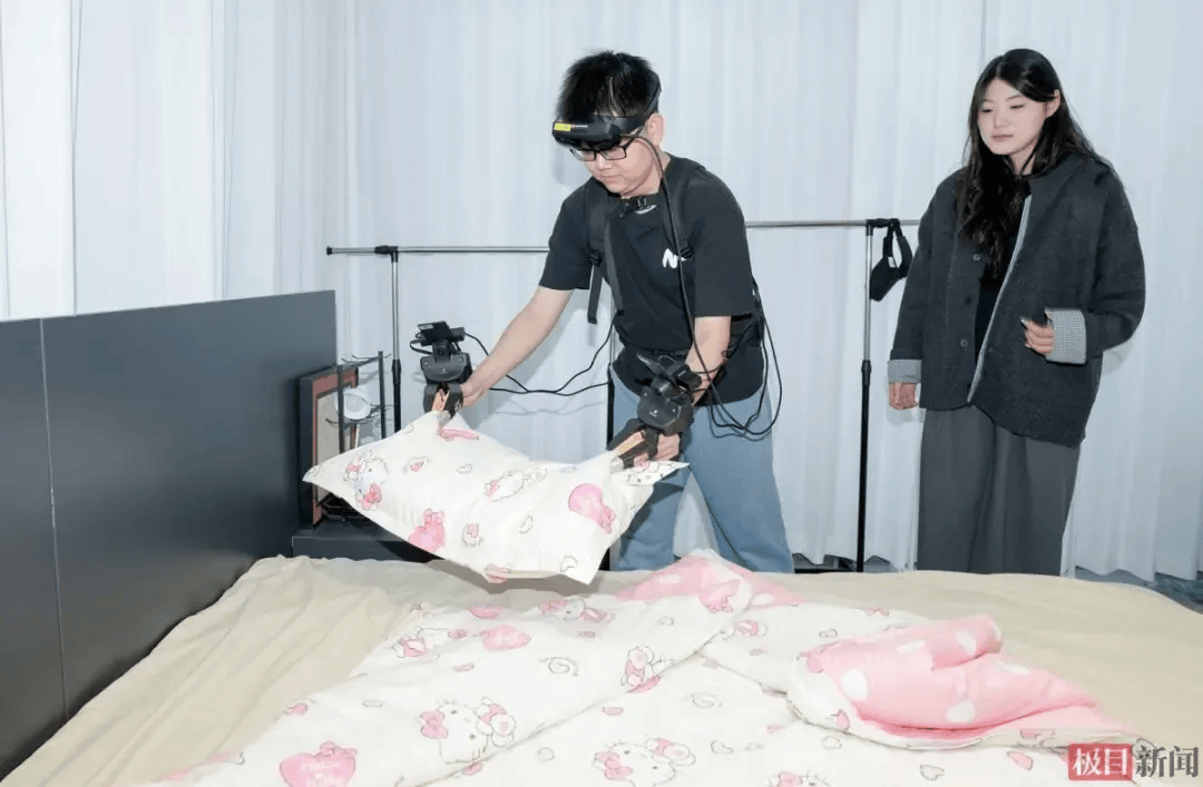 世界杯足球开户 _浙江00后女生一口气租30套房世界杯足球开户 ，每套只住一周，中介怀疑她是骗子，真相让人意外：带50多人教机器人做家务、练技能