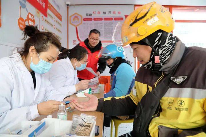 如何申请皇冠信用网_唱响奋进新征程的劳动者之歌——写在中华全国总工会成立一百周年之际