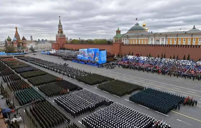 皇冠信用网注册_俄红场大阅兵皇冠信用网注册，中国给足了面子！高规格出席，还送上了一份大礼