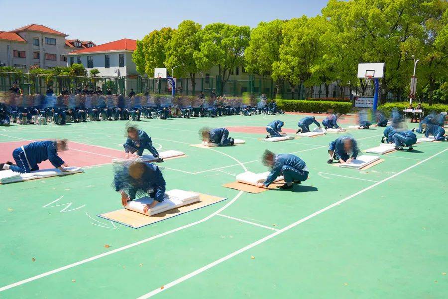 皇冠信用网登3_男子在上海监狱服刑11年皇冠信用网登3,出狱前才得知两位家人已病逝...极大生活困境,他深深担忧→