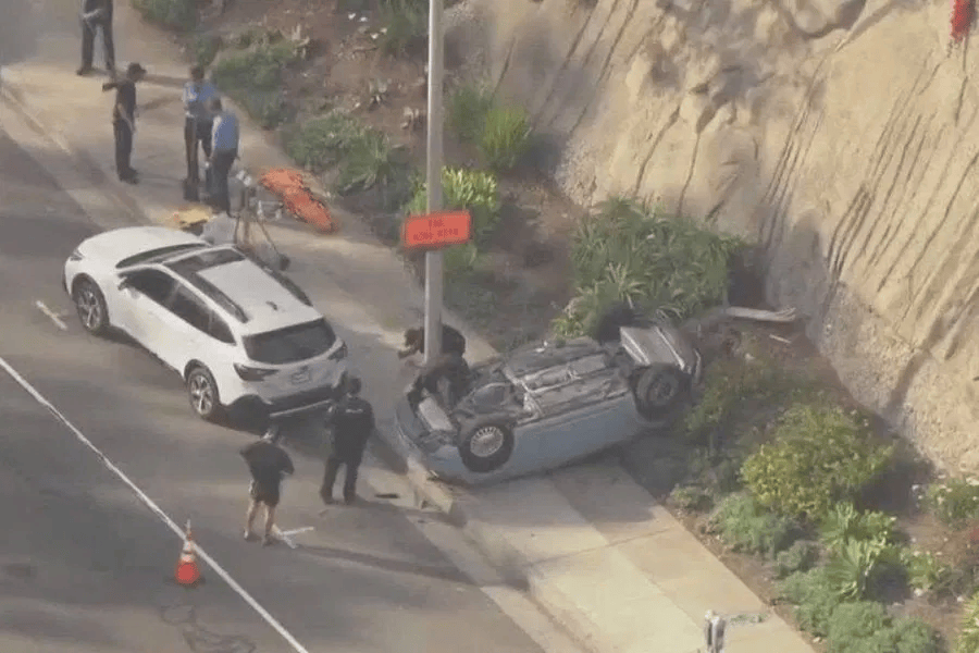 皇冠信用网在线注册_美国男子指导女儿开车皇冠信用网在线注册,女儿误踩油门致翻车,男子当场身亡