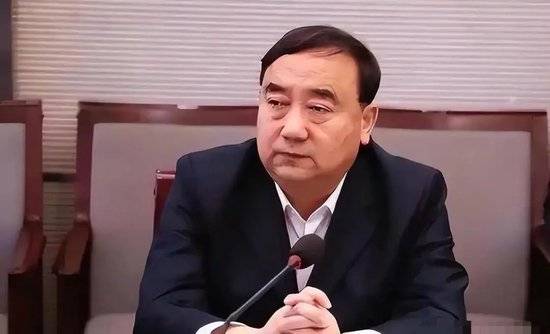 皇冠信用盘足球代理
_大草原“猛虎”云光中的贪腐往事