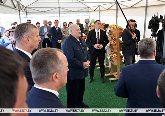 黑镇市vs卧龙岗狼队_卢卡申科：我要带土豆去中国黑镇市vs卧龙岗狼队，送给各国领导人