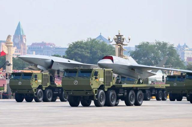 皇冠皇冠足球平台_一个座舱的差距:中国无人机已可独立空战皇冠皇冠足球平台,美国把无人机改战斗机