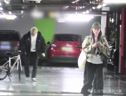 NBA篮球返水
_他俩没分手但被拍到吵架了NBA篮球返水
，吵得很凶......