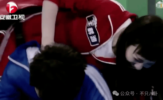 NBA篮球返水
_他俩没分手但被拍到吵架了NBA篮球返水
，吵得很凶......