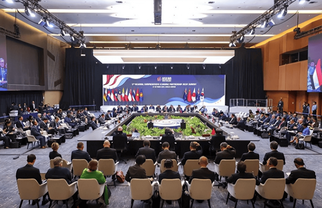 皇冠信用网怎么申请
_特朗普刚走皇冠信用网怎么申请
，中国和东盟的节奏就变了，连续开了两场没有美国的会