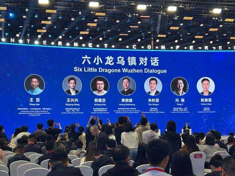 皇冠信用盘申请_DeepSeek罕见公开发声：大概10-20年时间皇冠信用盘申请，AI可能会取代绝大多数人类工作，这不是危言耸听