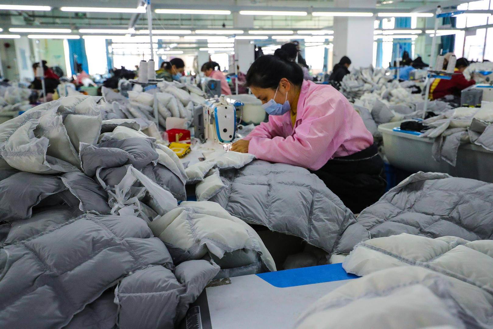 皇冠代理登录地址
_羽绒服涨价与猪肉降价有关?经济学家:有一定合理性皇冠代理登录地址
!行业协会:“白鸭绒一吨17万元涨到58万元”或引起误读