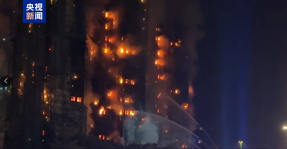 皇冠信用网需要押金吗_香港大埔火灾背后的宏福苑：42年楼龄皇冠信用网需要押金吗，曾住4643人、近4成住户65岁以上，最大面积54平