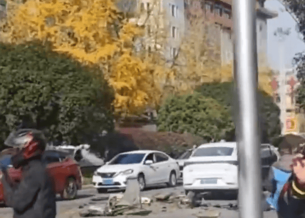 皇冠球盘app
_西安交警:男子驾车变道操作不当致多车碰撞受损皇冠球盘app
,1人轻微伤已离院,排除酒驾毒驾