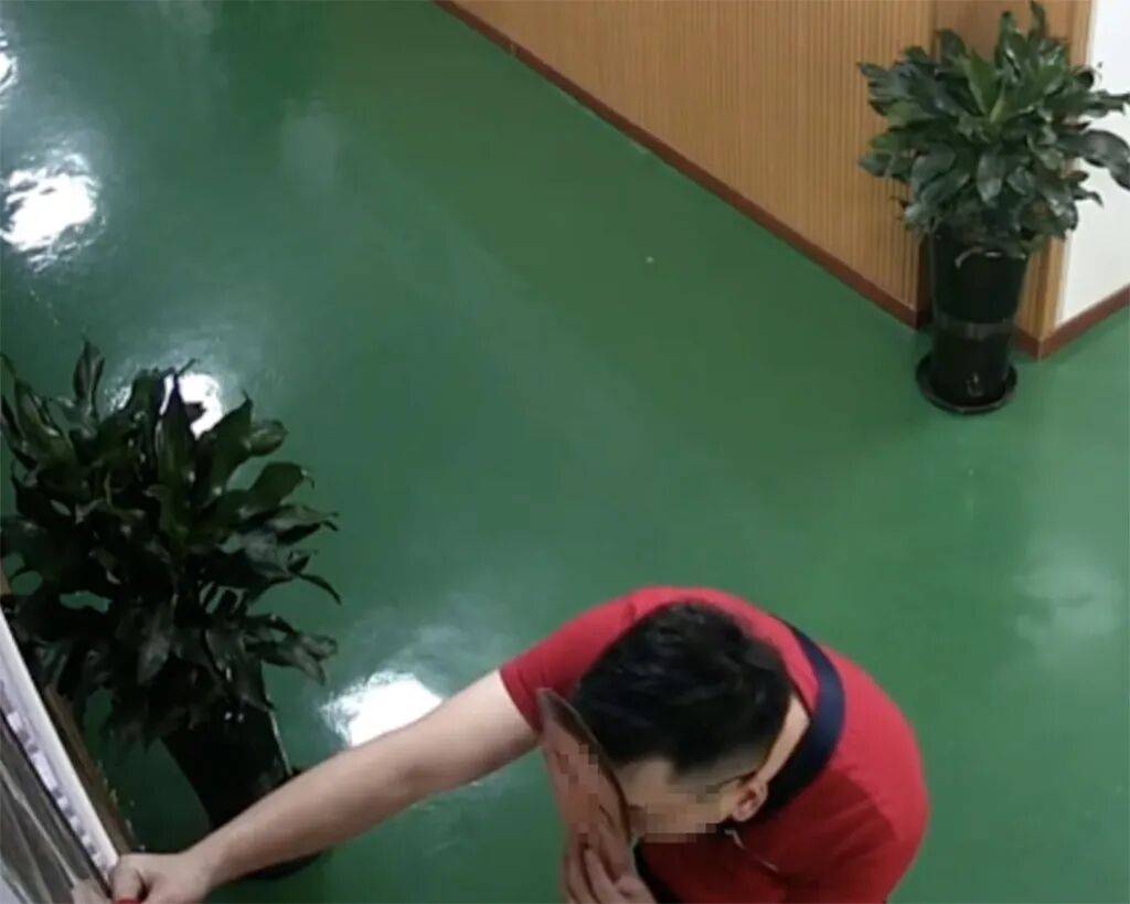 皇冠信用登2代理_多名干部皇冠信用登2代理，被指用人脸面具“刷脸”考勤打卡