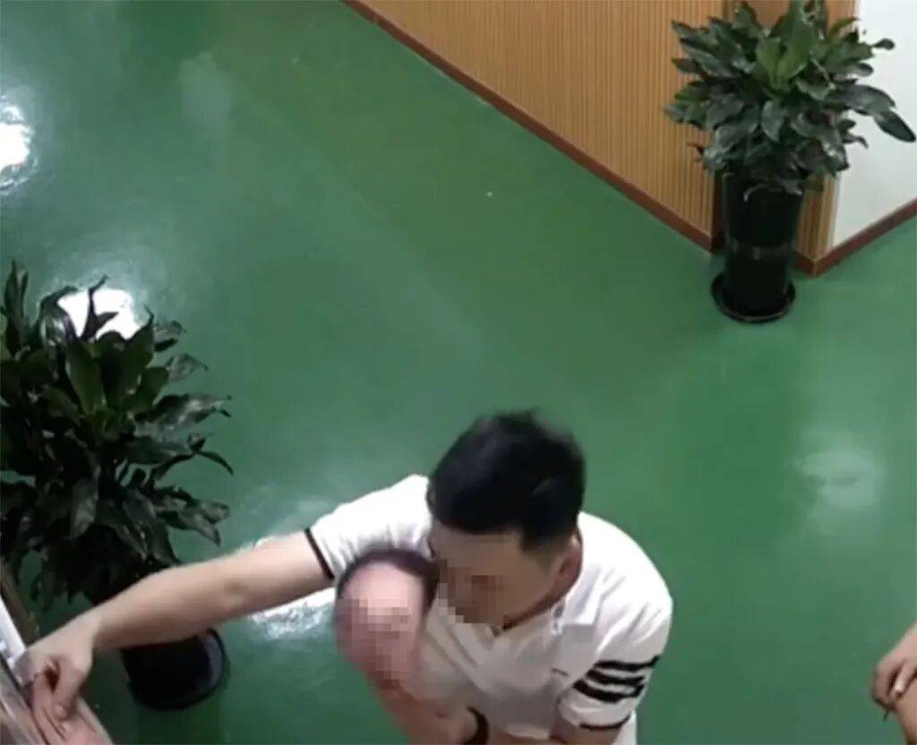 皇冠信用登2代理_多名干部皇冠信用登2代理，被指用人脸面具“刷脸”考勤打卡