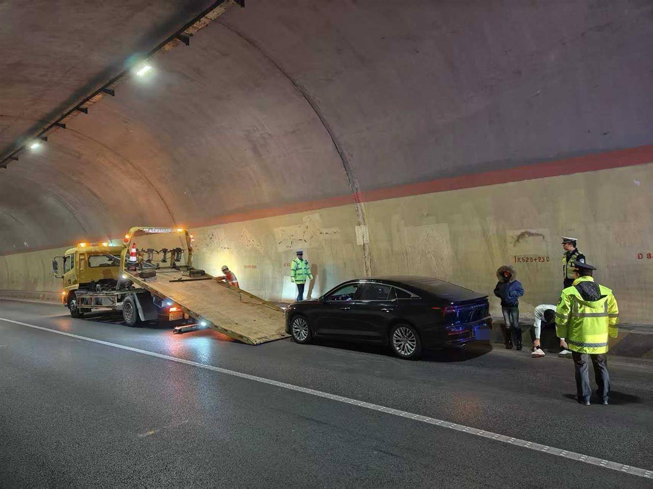 介绍个信用网网址_刹车失灵时速115狂奔490公里司机发声：4个半小时高度紧张介绍个信用网网址，害怕车多有急弯，油尽下车后浑身发抖无法说话