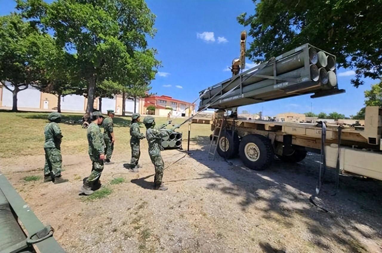 皇冠体育App下载_中国解放军释重磅信号！歼20首次亮剑台海皇冠体育App下载，将打瘫台军海马斯远火