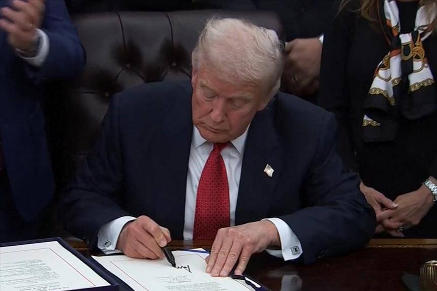 皇冠app
_52票赞成47票反对!美国投票结果公布皇冠app
,共和党五人反水,特朗普痛骂“叛徒”!