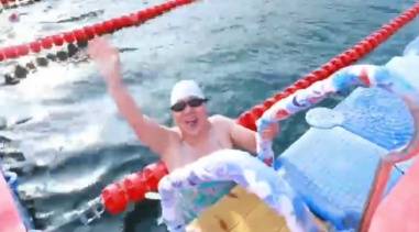 皇冠信用怎么弄_63岁武汉阿姨在黑龙江近零下30℃冰泳获奖皇冠信用怎么弄，回应：在长江冬泳15年，为武汉争光了