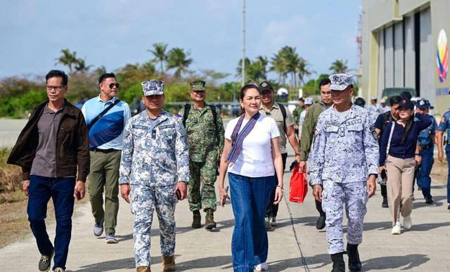 皇冠足球比分_菲律宾女议员硬闯中业岛皇冠足球比分，低空飞越敏感空域，结果下一刻表情就严肃了