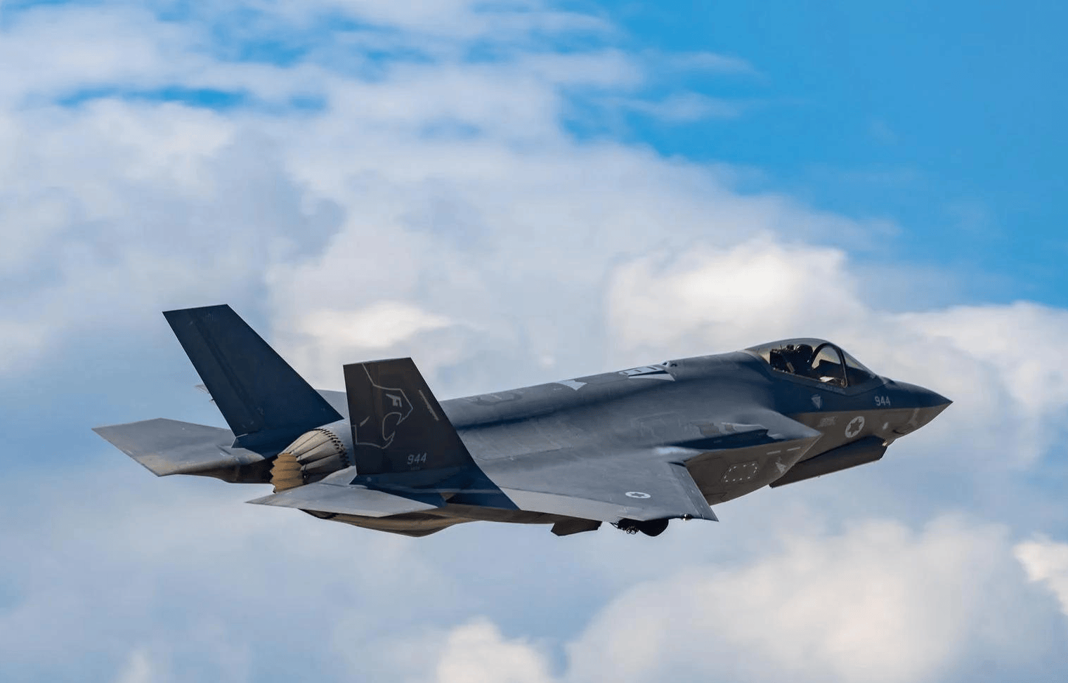 皇冠信用盘会员开户
_伊朗还没投降皇冠信用盘会员开户
,美媒就迫不及待宣布:F22和F35“领先”歼20和歼35