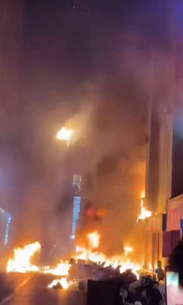 如何代理皇冠信用_记者直击太原大火：起火建筑位于核心商圈如何代理皇冠信用，疑底商烧烤店起火，引燃高楼外立面保温层