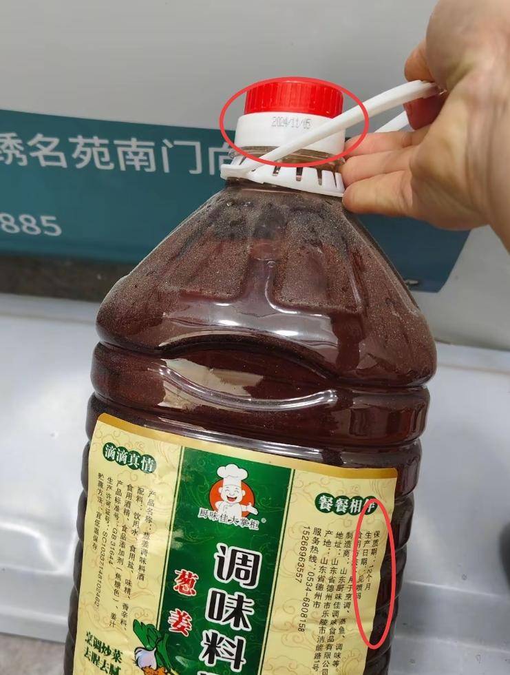 皇冠信用网结算日_女子称向校领导反映食堂有发霉小米后被辞退皇冠信用网结算日,涉事学校:不属实,已报警;教体局:调查证实其发布的发霉食物都是学校要扔掉的食材