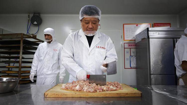 皇冠信用网在哪里开通_“炒鸡月饼”你吃过吗皇冠信用网在哪里开通?临沂一食品公司正赶制临沂炒鸡月饼