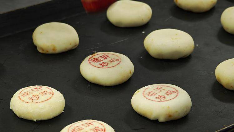 皇冠信用网在哪里开通_“炒鸡月饼”你吃过吗皇冠信用网在哪里开通?临沂一食品公司正赶制临沂炒鸡月饼
