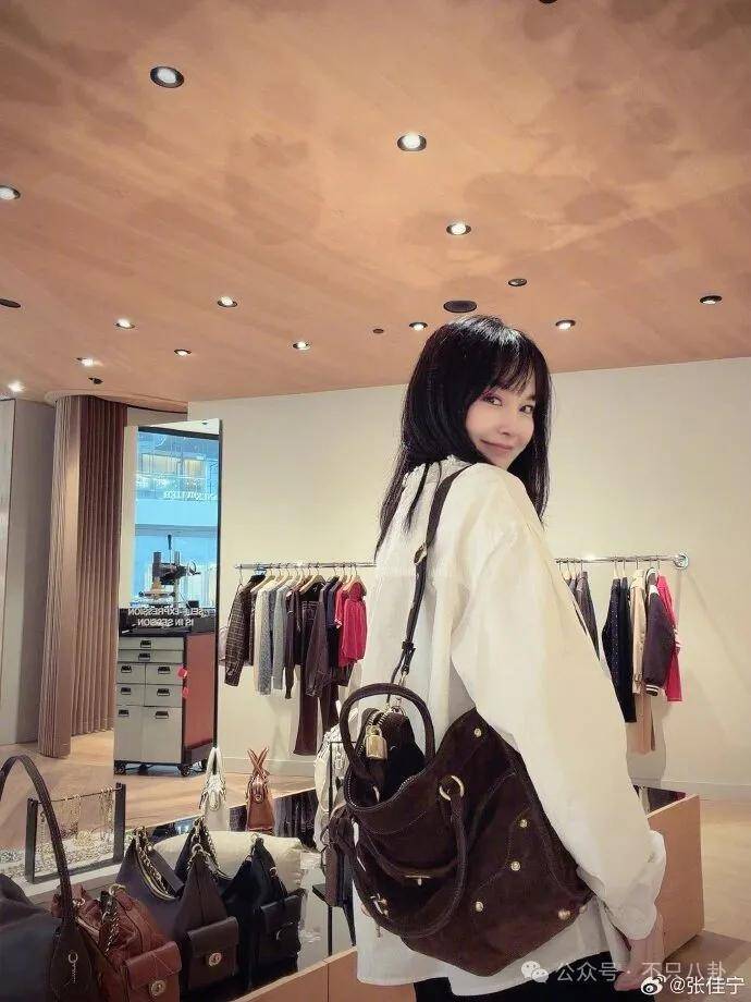 皇冠登3管理出租_她好像真的未婚先孕了皇冠登3管理出租?全网都在猜孩子生父是谁