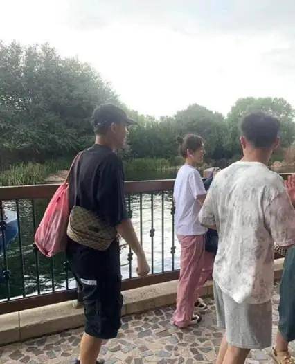 皇冠登3管理出租_她好像真的未婚先孕了皇冠登3管理出租?全网都在猜孩子生父是谁