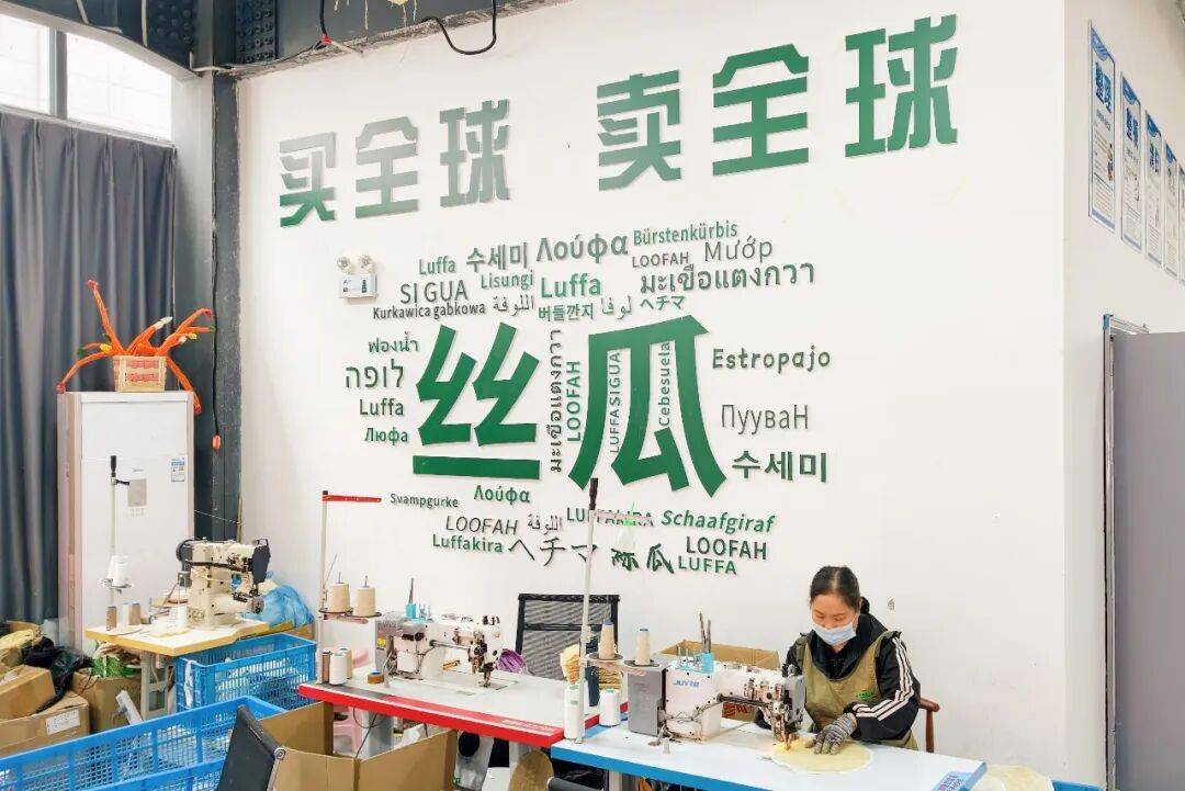 世界杯官网入口
_客户一次要60万根世界杯官网入口
,她以为听错了……河南姑娘把“刷锅神器”做成行业“头部”,100多款产品卖进50多个国家